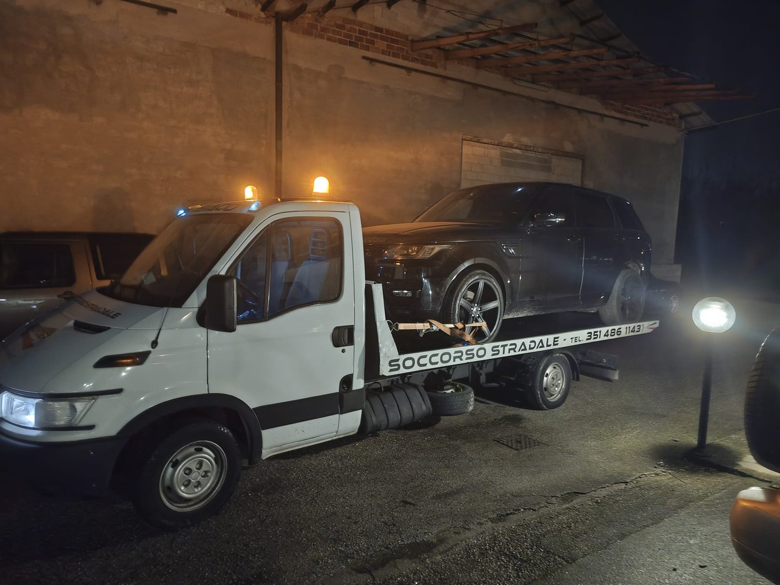 Raccolta auto dal carro attrezzi - Intervento soccorso stradale 11 - Poier Luca