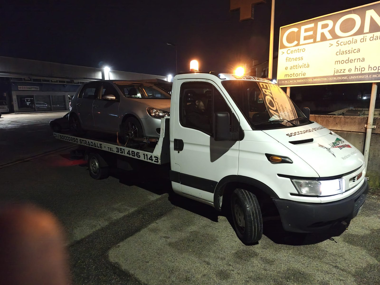 Raccolta auto dal carro attrezzi - Intervento soccorso stradale 7 - Poier Luca